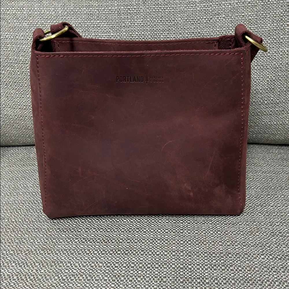 Portland Leather Goods Merlot Triangle - Picture 2 of 4